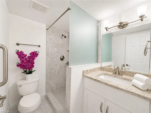 1087 Forest Lakes Dr 306, Naples, Florida 34105