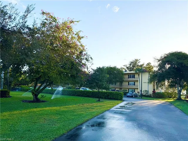 1087 Forest Lakes Dr 306, Naples, Florida 34105