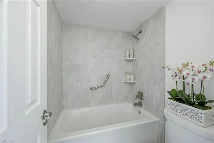 1087 Forest Lakes Dr 306, Naples, Florida 34105