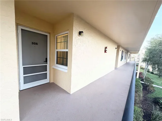 1087 Forest Lakes Dr 306, Naples, Florida 34105