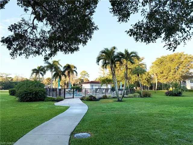 1087 Forest Lakes Dr 306, Naples, Florida 34105