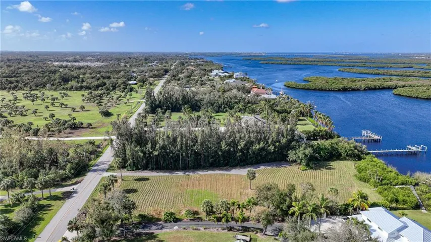 Bird's eye view featuring a rural view and a water view