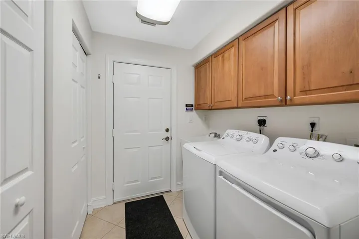 1285 Rialto Way 102, Naples, Florida 34114