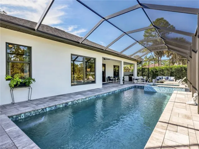 Pool & Spa With Covered Lanai, & Privacy Hedges