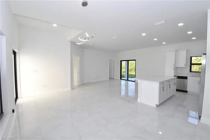 5017  42nd NE ST, Naples, FL 34120