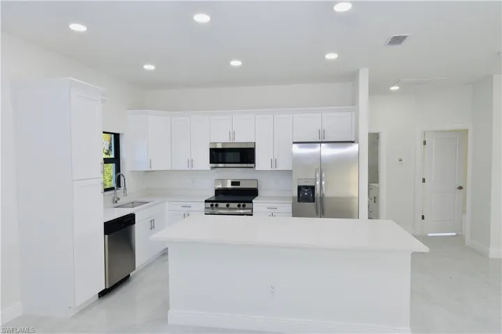 5017  42nd NE ST, Naples, FL 34120