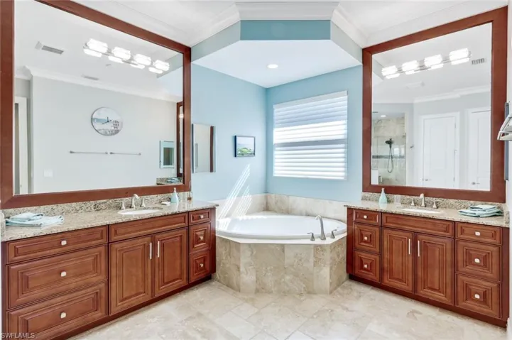 9333 Campanile Cir, Naples, Florida 34114