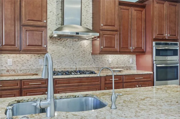 9333 Campanile Cir, Naples, Florida 34114