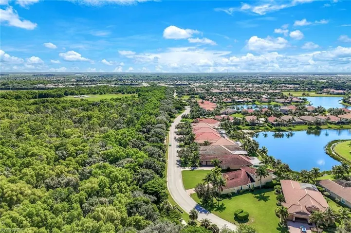 9333 Campanile Cir, Naples, Florida 34114
