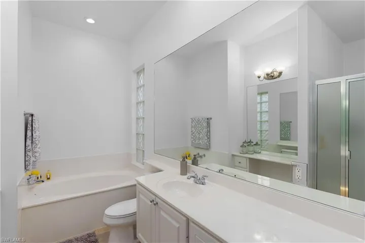 7983 Valentina Ct, Naples, Florida 34114