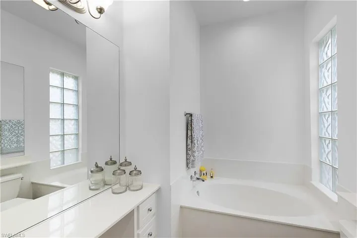 7983 Valentina Ct, Naples, Florida 34114
