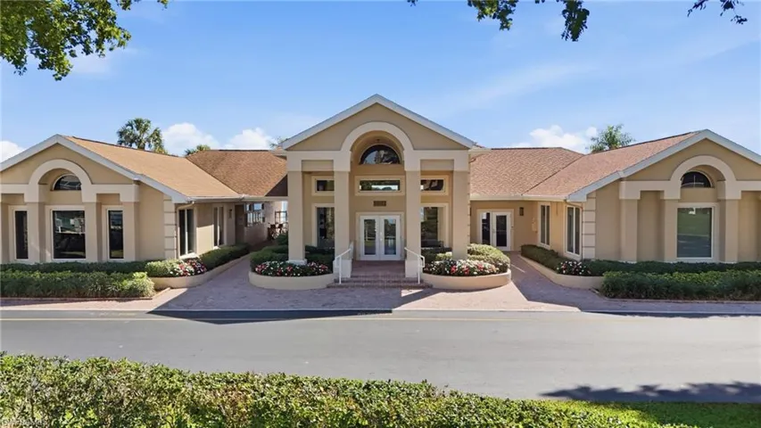 CROWN POINT CLUBHOUSE ENTRANCE...