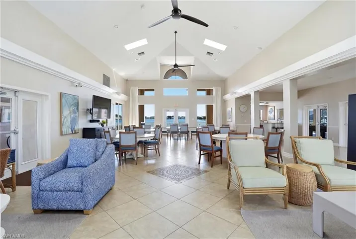 CROWN POINTE CLUBHOUSE - LIGHT AND BRIGHT FLORIDA STYLE!!!!!!