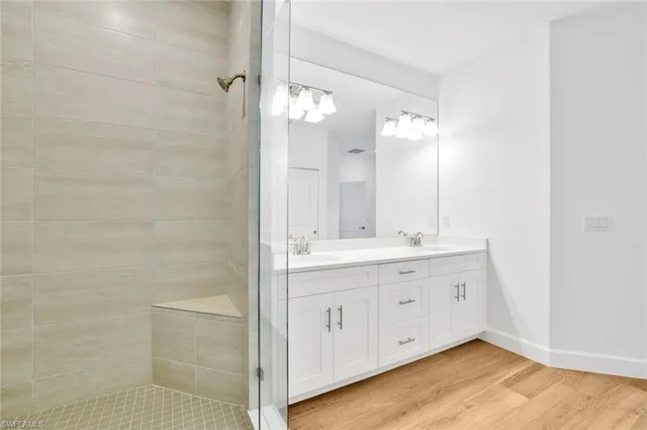 Primary en-suite