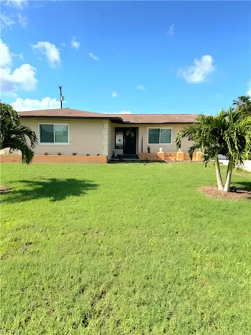 Ranch-style home with a front yard