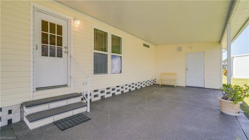 Pride of ownership? You bet. Even the steps enjoy decorative finishes; Match in the driveway.