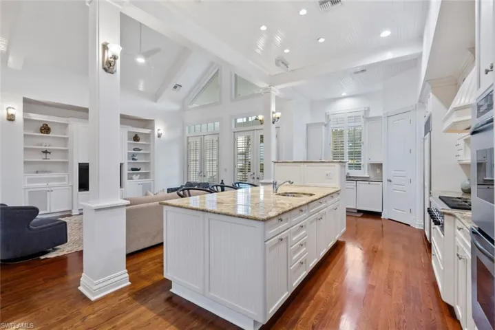 Large Kitchen Island and High End Appliances