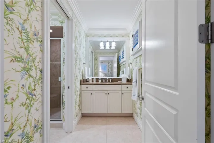 Upstairs VIP Ensuite Bathroom