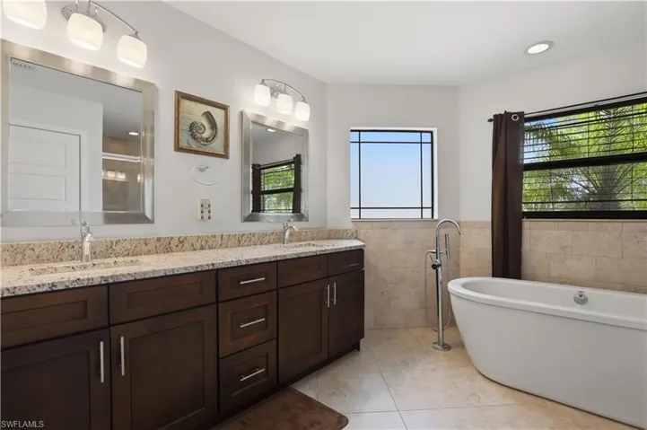 Nice Stand Alone Soaking Tub!