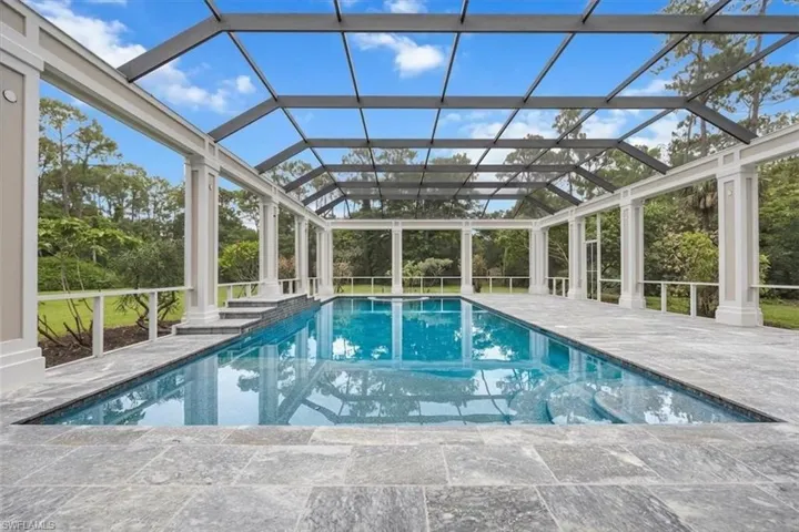 2263 Coach House Ln, Naples, Florida 34105