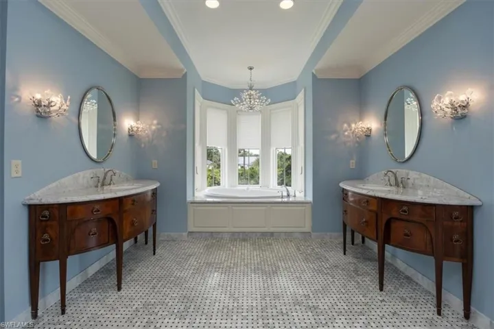 2263 Coach House Ln, Naples, Florida 34105