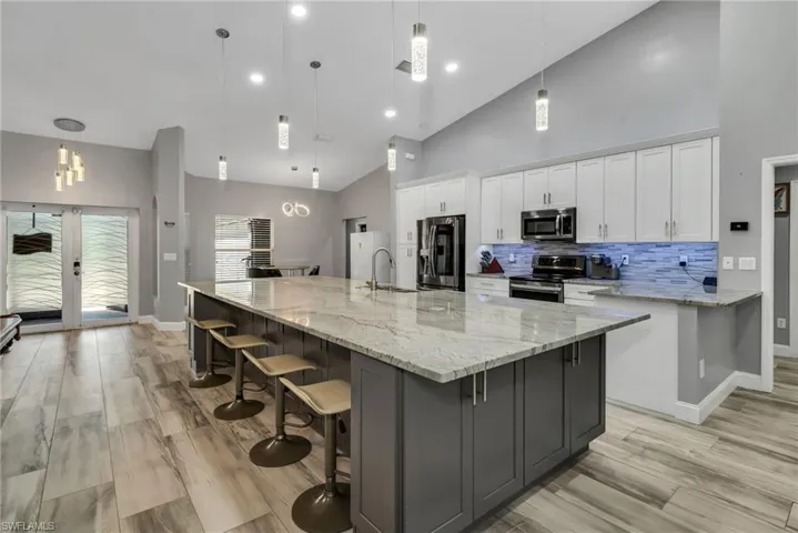 Kitchen with oversized island
