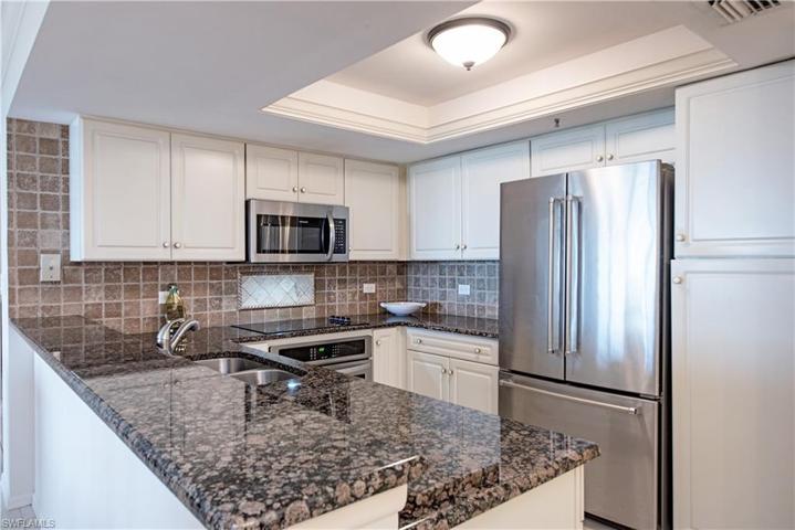 6825  Grenadier  BLVD, Naples, FL 34108