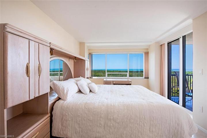 6825  Grenadier  BLVD, Naples, FL 34108