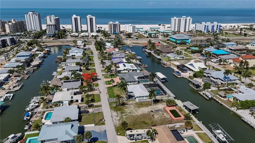 207 Ibis St, Fort Myers Beach, Florida 33931