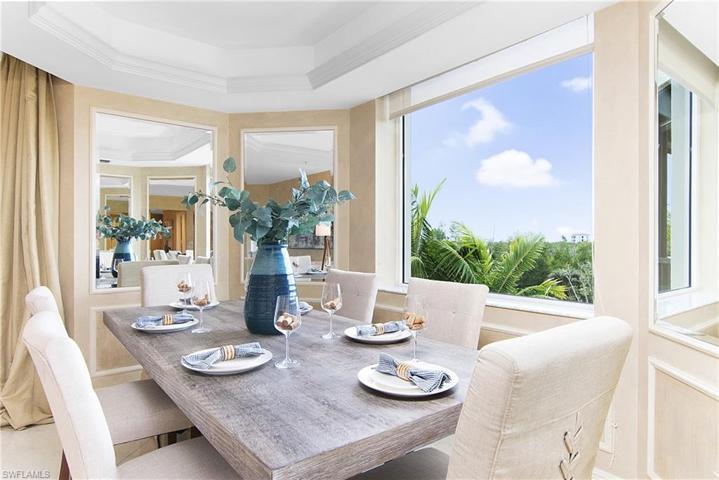 Dining Area with forever view of preserve & sky.