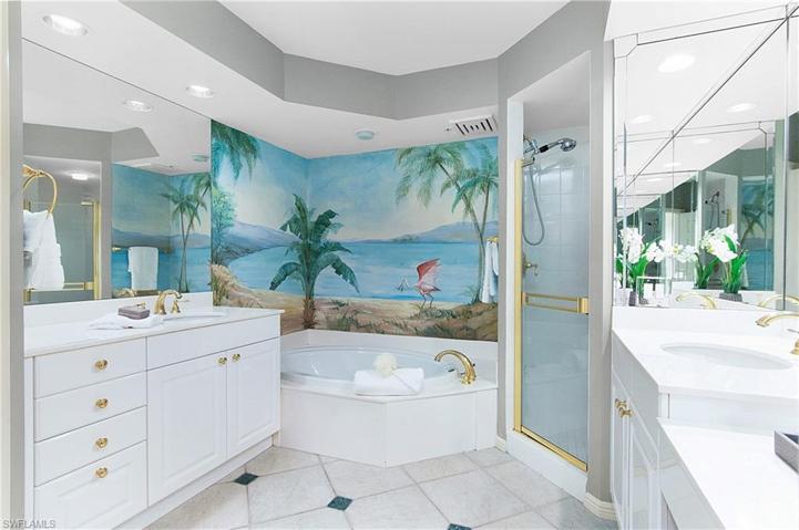 Separate shower, dual sinks, soaking tub