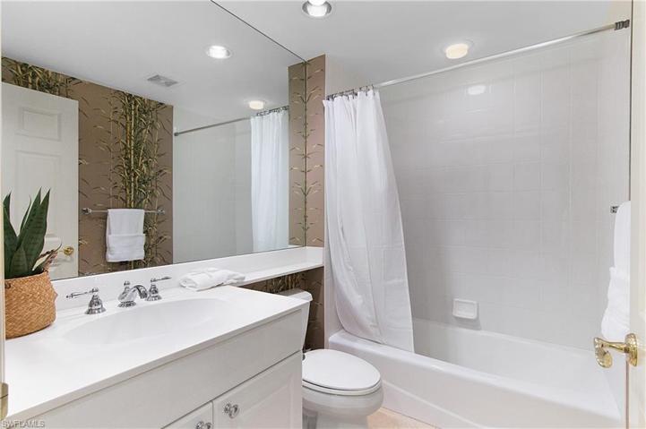 Full Guest Bathroom ensuite