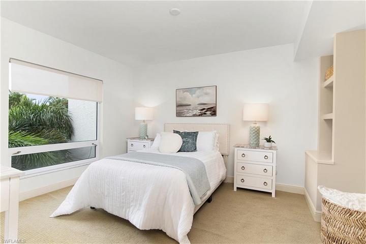 Guest bedroom with ensuite full bathroom