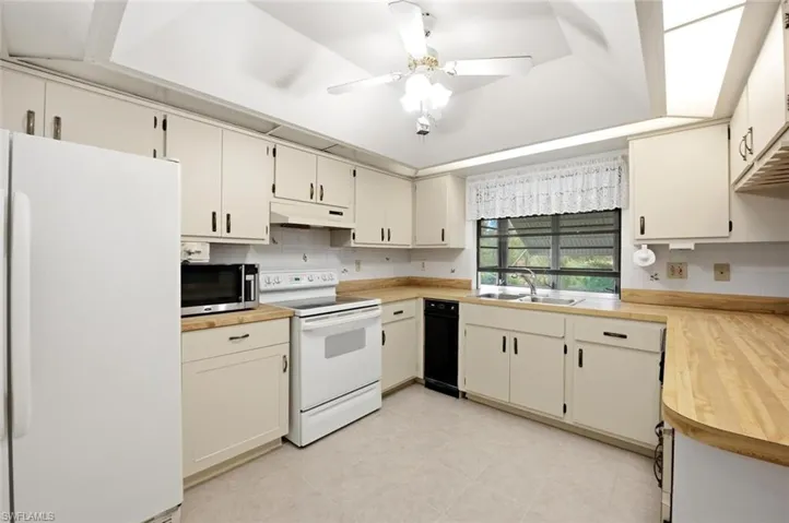 145 Marseille Dr, Naples, Florida 34112
