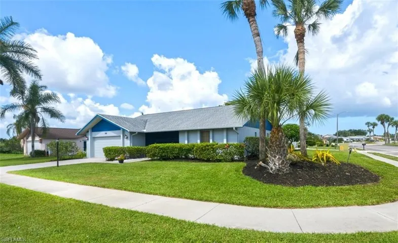 145 Marseille Dr, Naples, Florida 34112