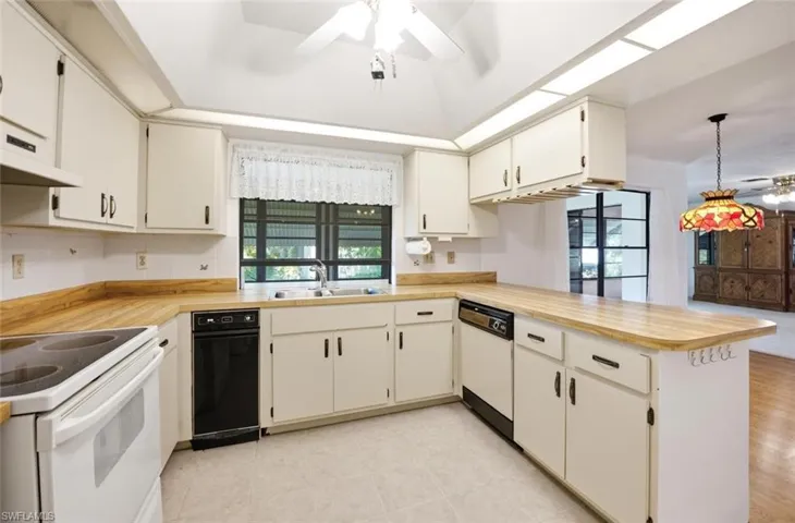 145 Marseille Dr, Naples, Florida 34112