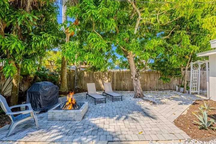 1960 Estey Ave, Naples, Florida 34104
