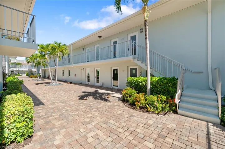 656 12th Ave S # 656, Naples, Florida 34102
