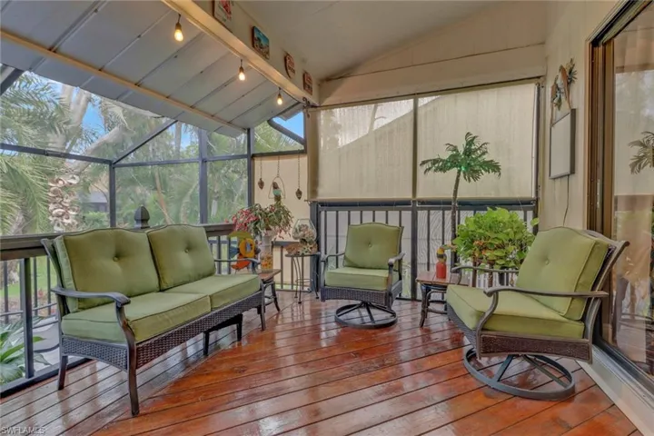 Sunroom / solarium featuring vaulted ceiling