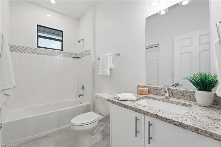2210 Nw 9th Ave, Cape Coral, Florida 33993