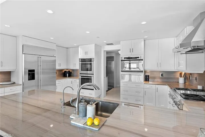 11125 Gulf Shore Dr # 701, Naples, Florida 34108