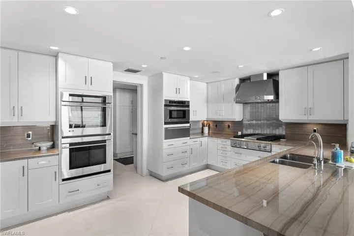11125 Gulf Shore Dr # 701, Naples, Florida 34108