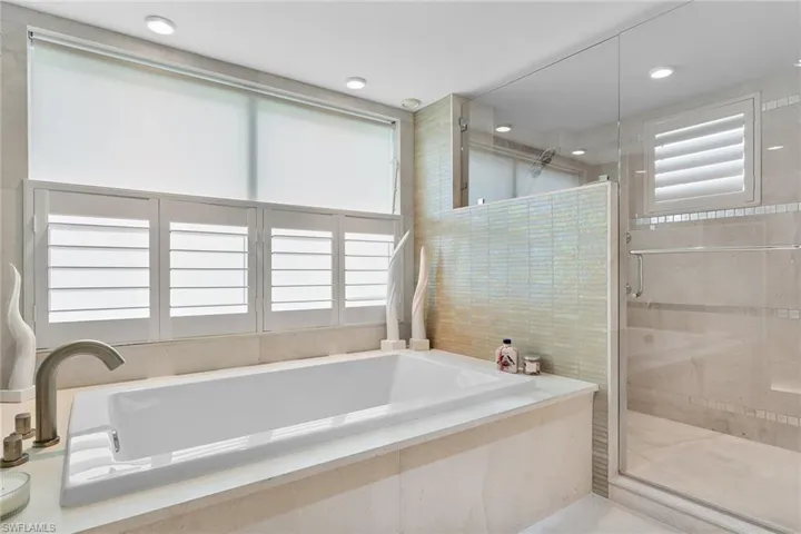11125 Gulf Shore Dr # 701, Naples, Florida 34108