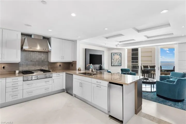 11125 Gulf Shore Dr # 701, Naples, Florida 34108