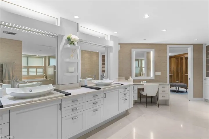 11125 Gulf Shore Dr # 701, Naples, Florida 34108