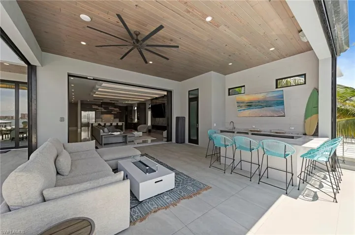 841 San Carlos Dr, Fort Myers Beach, Florida 33931