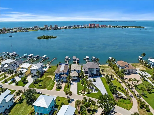 841 San Carlos Dr, Fort Myers Beach, Florida 33931