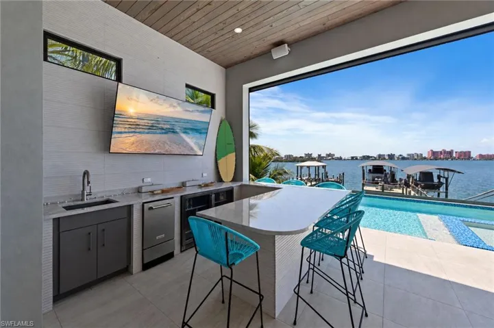 841 San Carlos Dr, Fort Myers Beach, Florida 33931