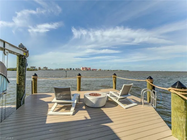 841 San Carlos Dr, Fort Myers Beach, Florida 33931