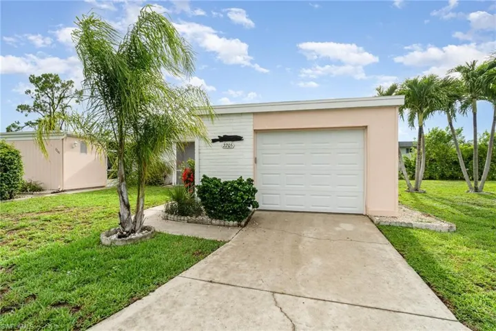 View of front of property featuring a front lawn